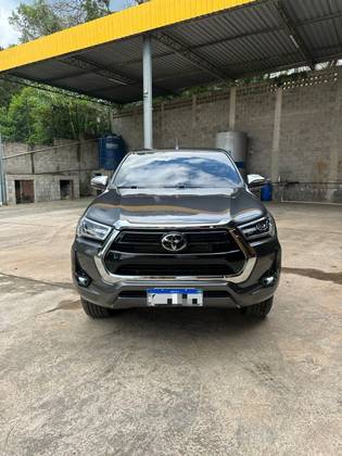 TOYOTA HILUX 2.8 D-4D TURBO DIESEL CD SRX 4X4 AUTOMÁTICO